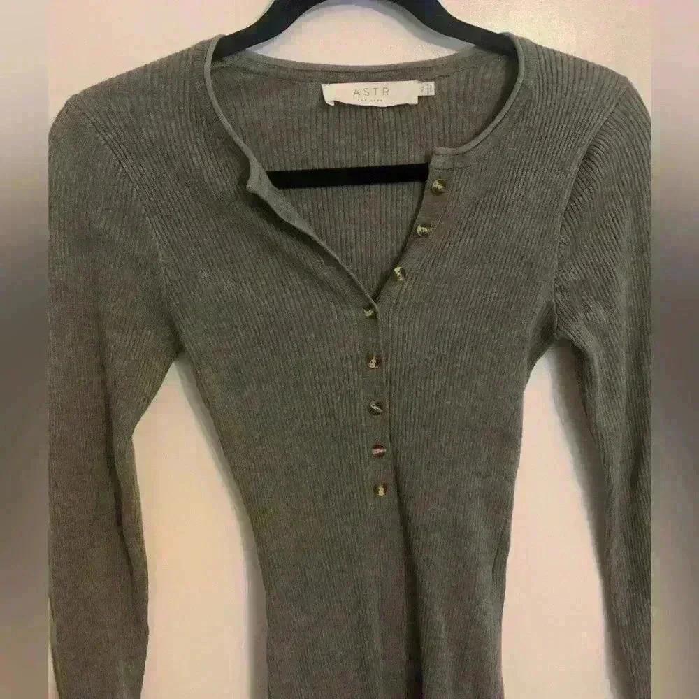 ASTR Ribbed Long Sleeve Bodycon Dress Button Crew Heather Gray, Womens Size XS - Picture 2 of 7